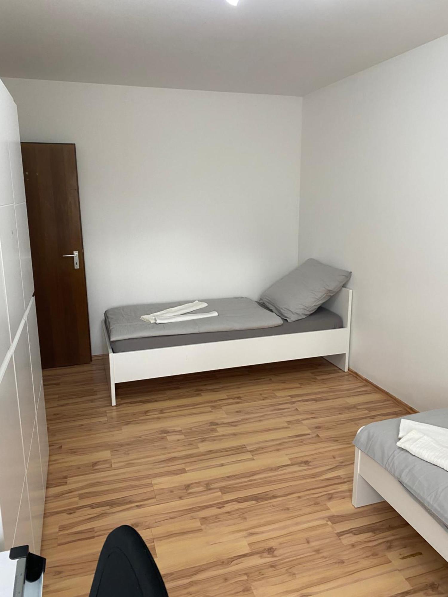 3 Zimmerwohnung Naehe Autobahn A8 เอาก์สเบิร์ก ภายนอก รูปภาพ